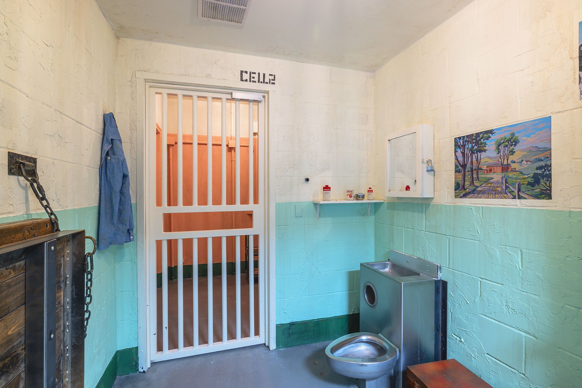 a now is prison Alcatraz アルカトラズ ALCATRAZ ＋ROOMS' museum. history escaping no there's But ルアー・フライ