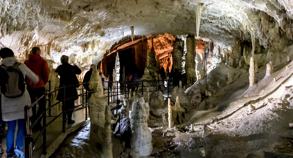 Many Caves offer special tours for students