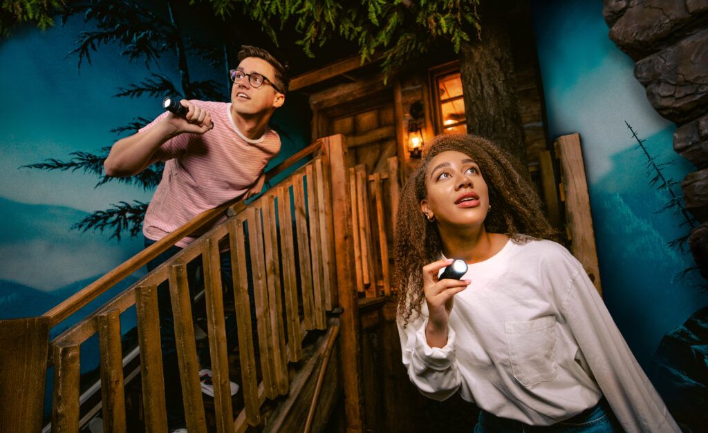 2 people solving clues in an escape room